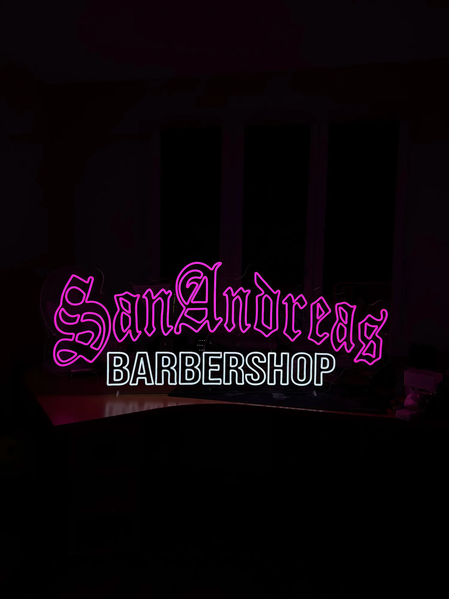 San Andreas Barbershop Semn neon LED roz pentru frizeria San Andreas Barbershop
